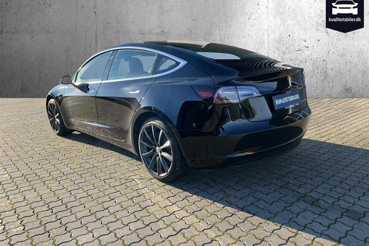 Sort Tesla Model 3 fra 2019