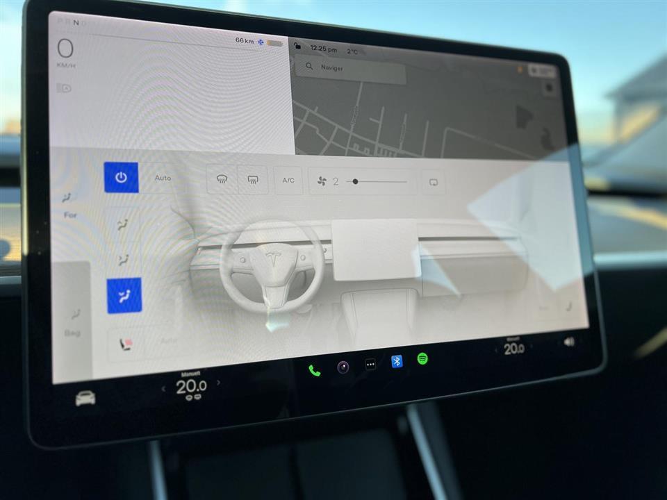 Sort Tesla Model 3 fra 2019