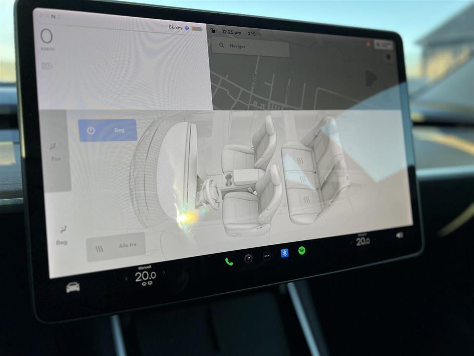 Sort Tesla Model 3 fra 2019