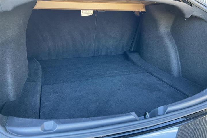Sort Tesla Model 3 fra 2019