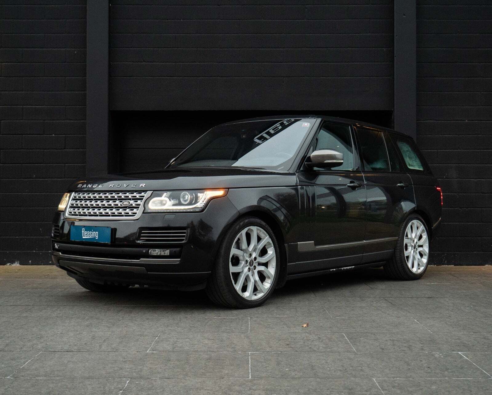 Grå Land Rover Range Rover fra 2013