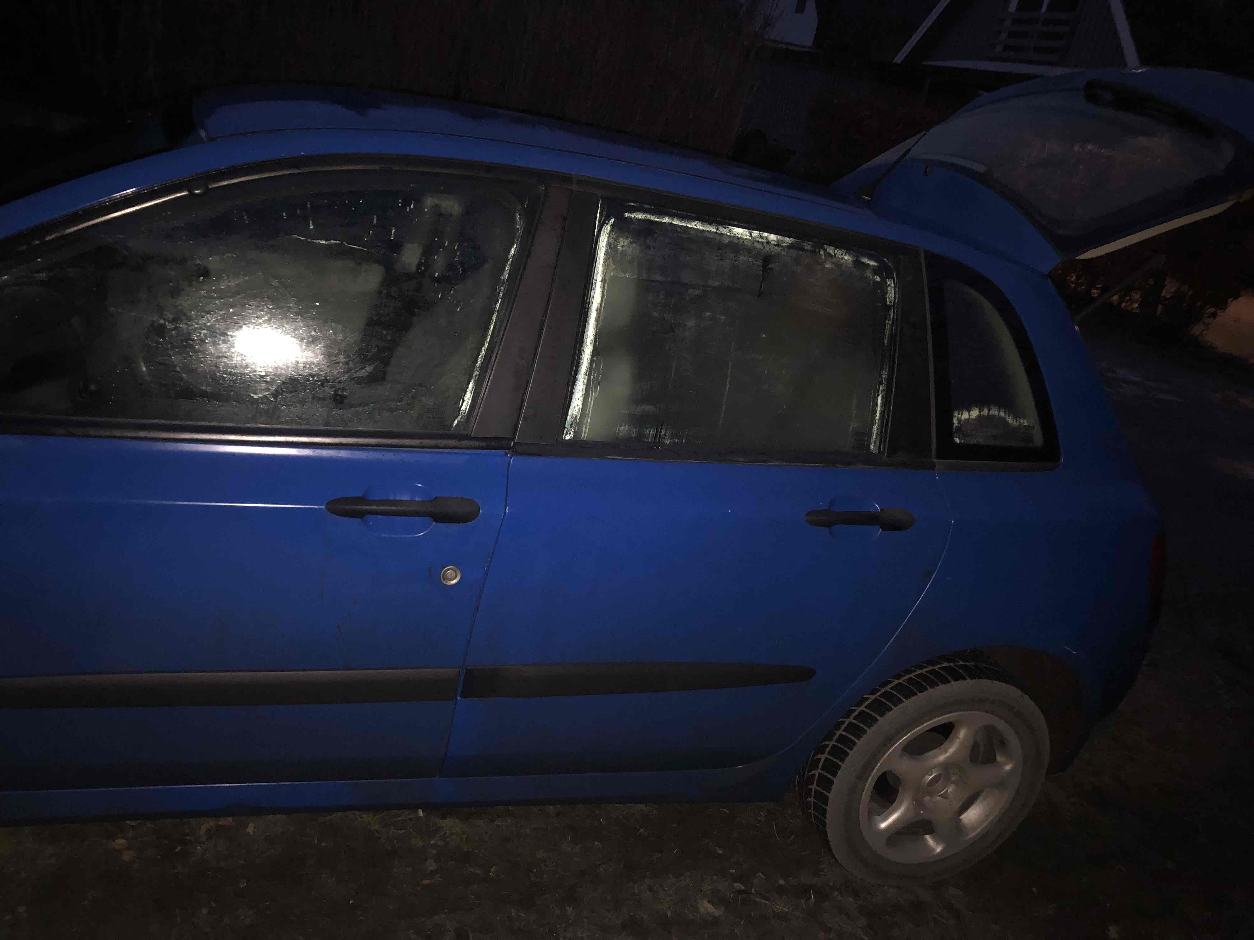 Blå Fiat Stilo fra 2006