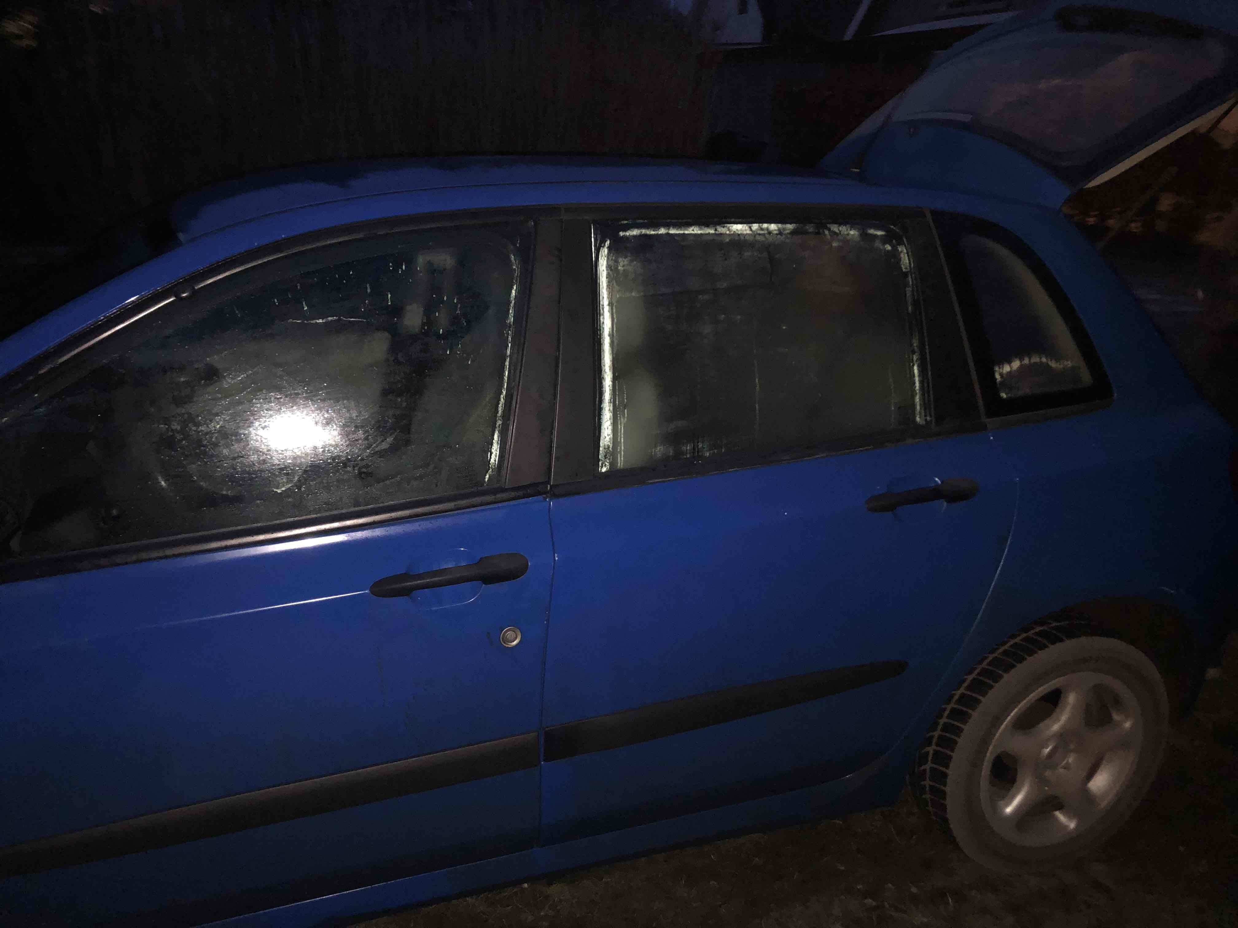 Blå Fiat Stilo fra 2006