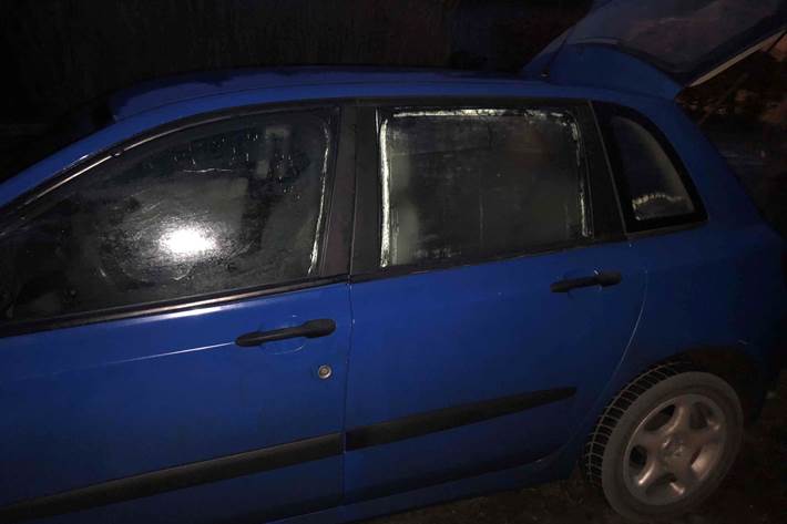 Blå Fiat Stilo fra 2006