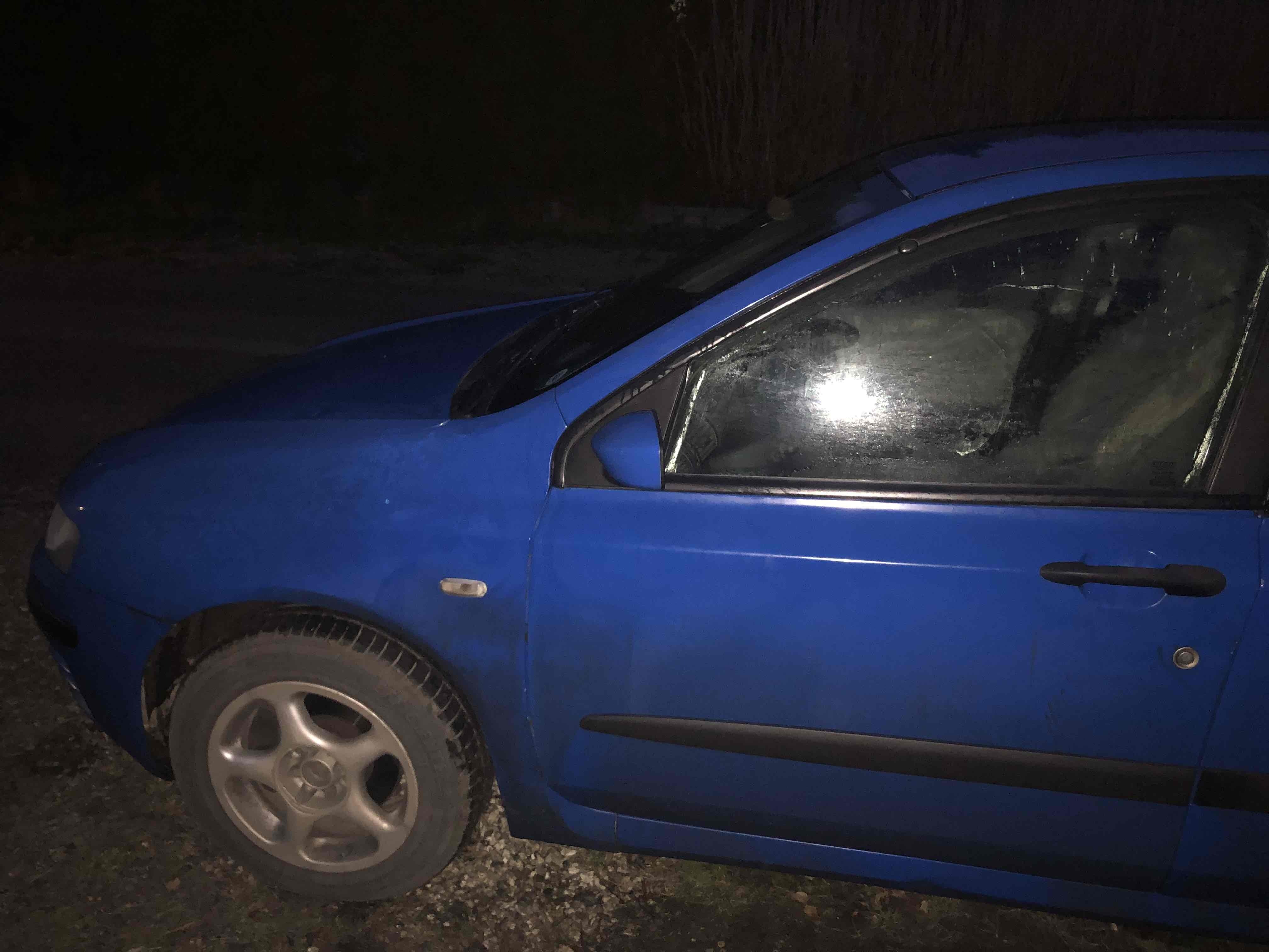 Blå Fiat Stilo fra 2006