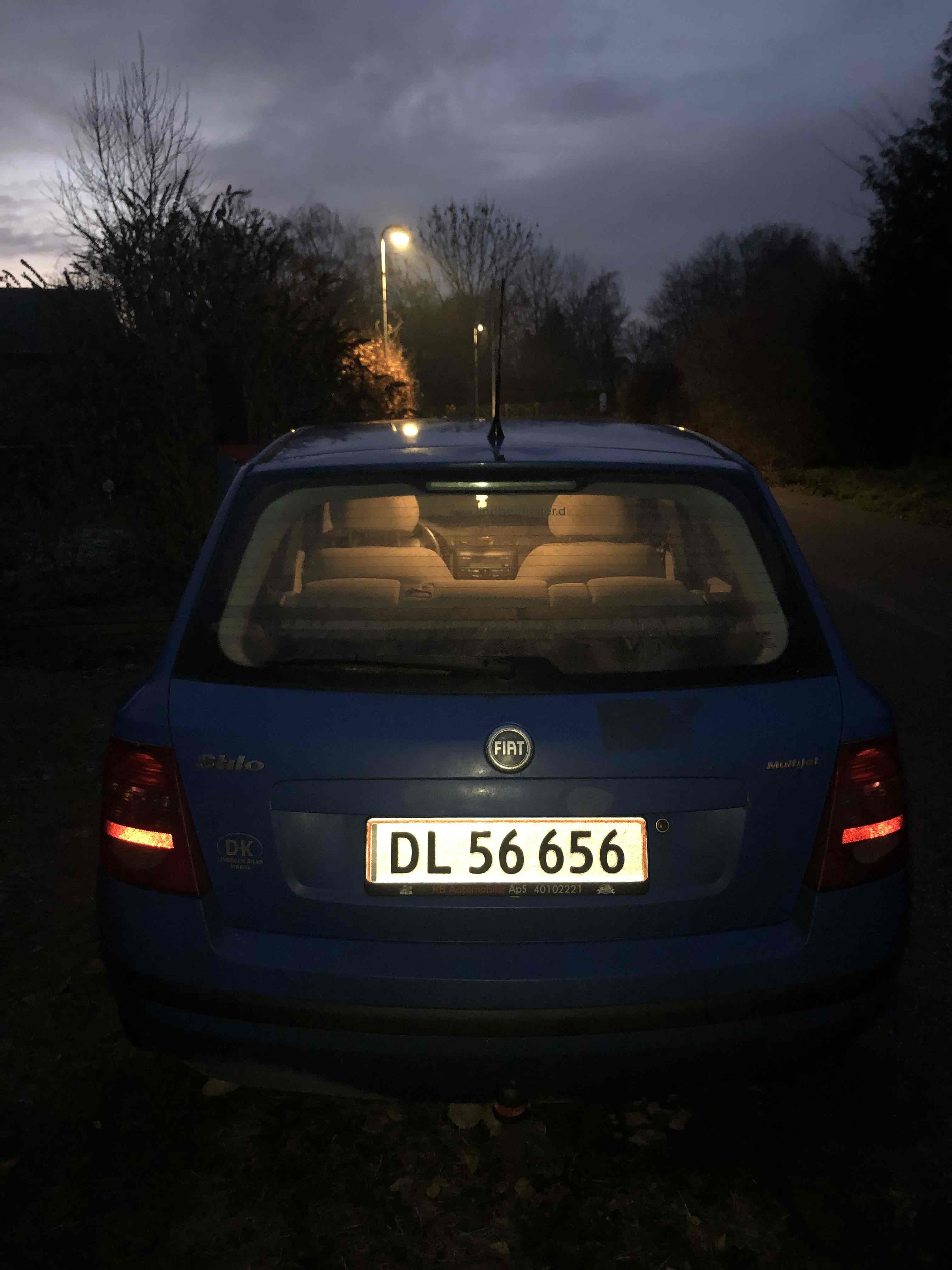 Blå Fiat Stilo fra 2006
