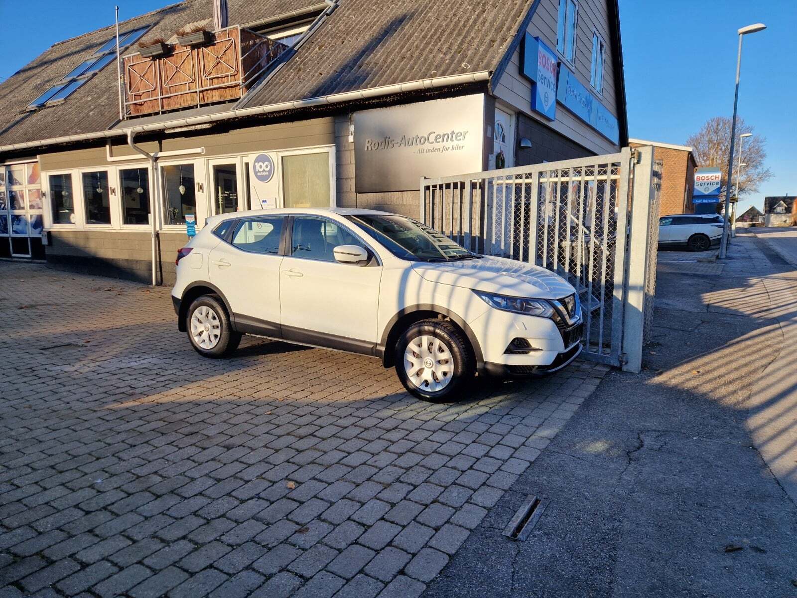 Hvid Nissan Qashqai fra 2018