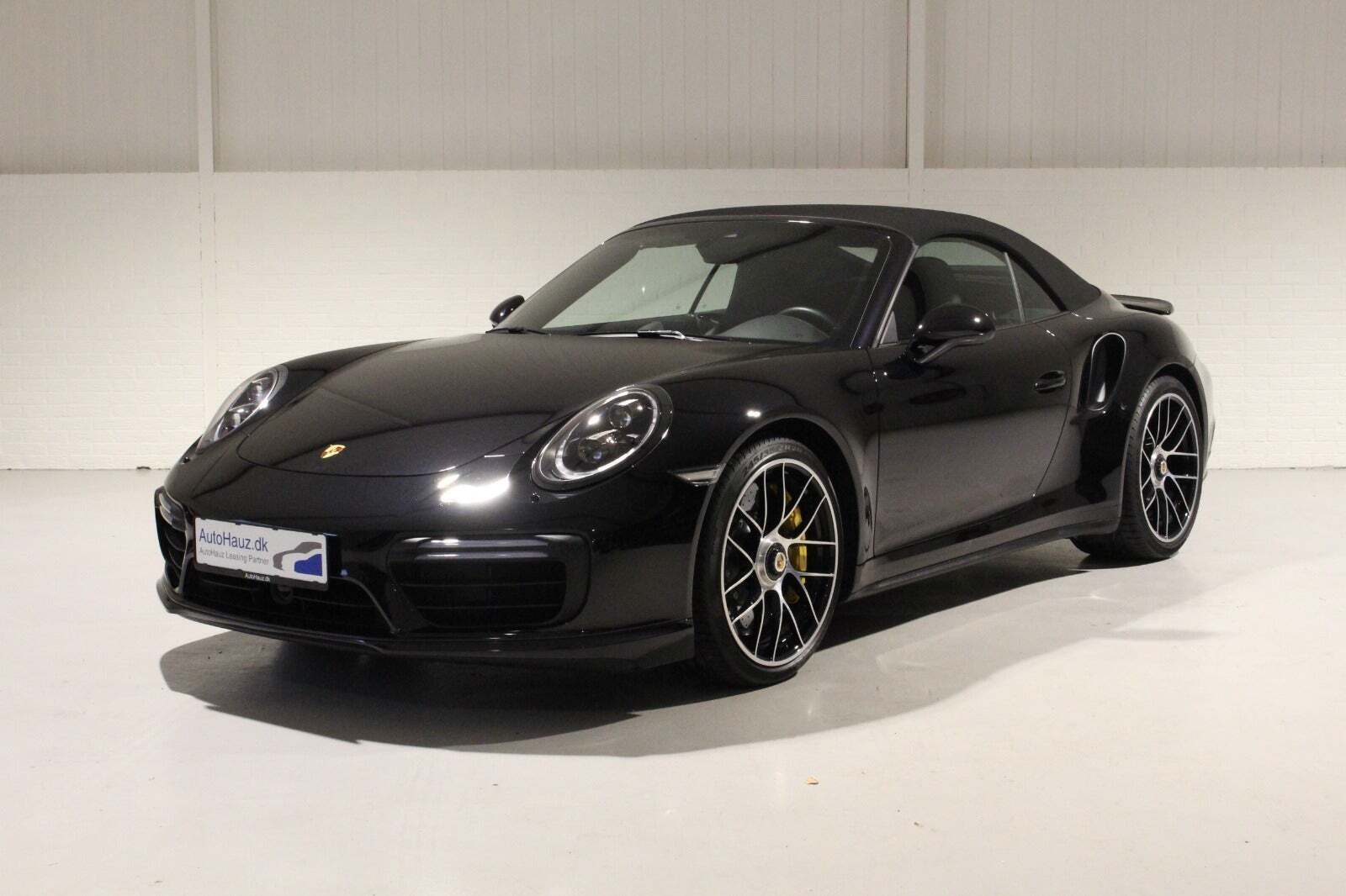 Sort Porsche 911 Turbo S fra 2017 set udefra