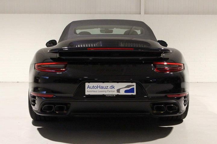 Sort Porsche 911 Turbo S fra 2017 set udefra