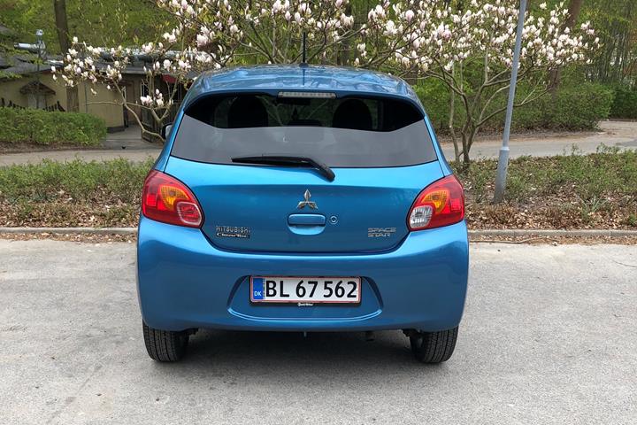 Blå Mitsubishi Space Star fra 2017
