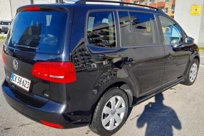 Sort VW Touran fra 2014