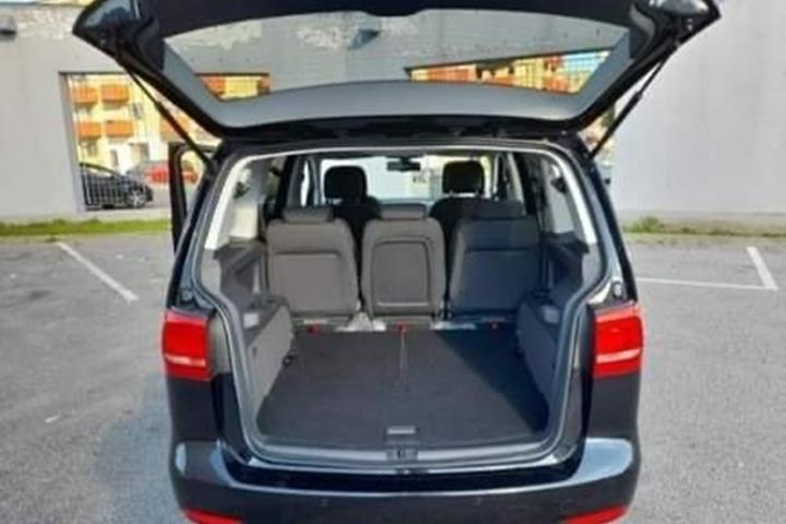 Sort VW Touran fra 2014