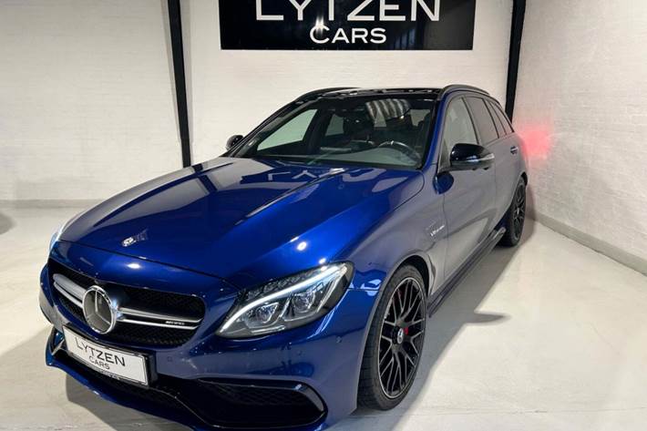 Blå Mercedes C63 fra 2017
