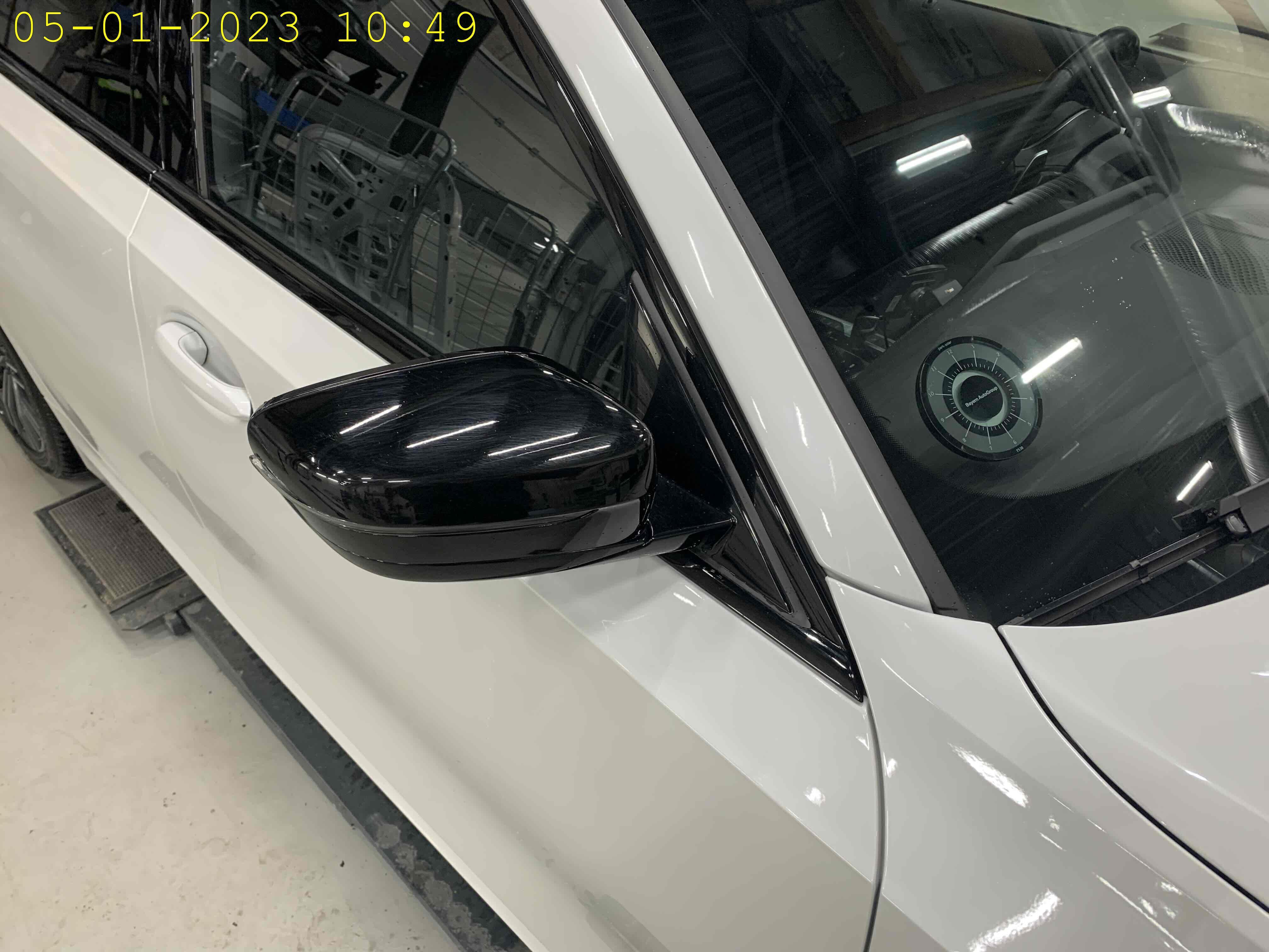 Hvid BMW 330e fra 2021