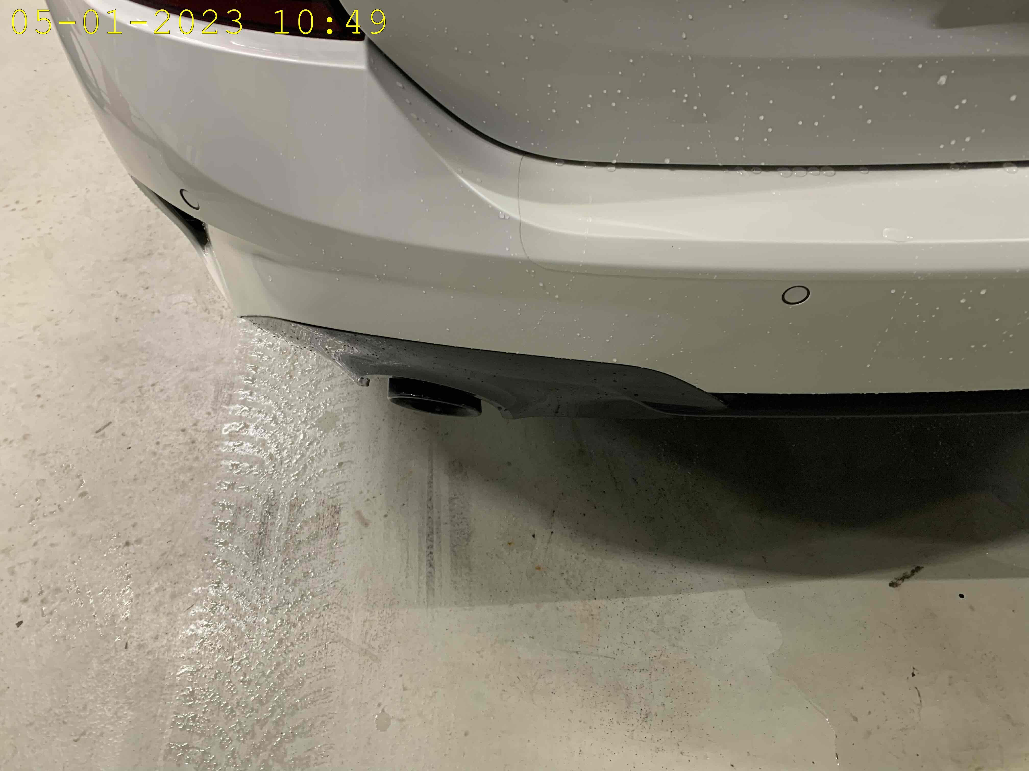 Hvid BMW 330e fra 2021