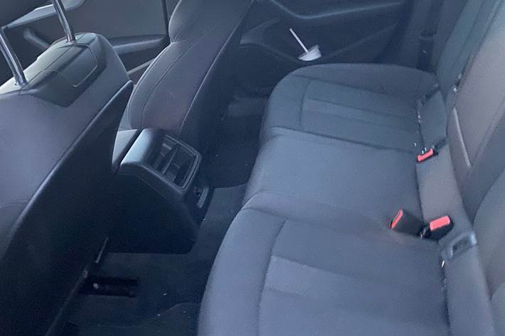 Blå Audi A4 fra 2019