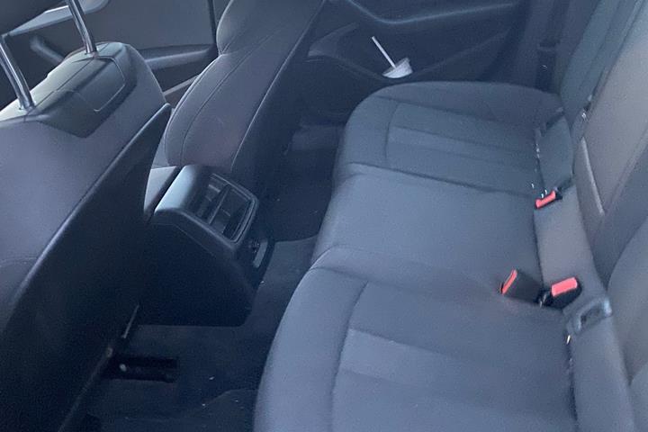 Blå Audi A4 fra 2019