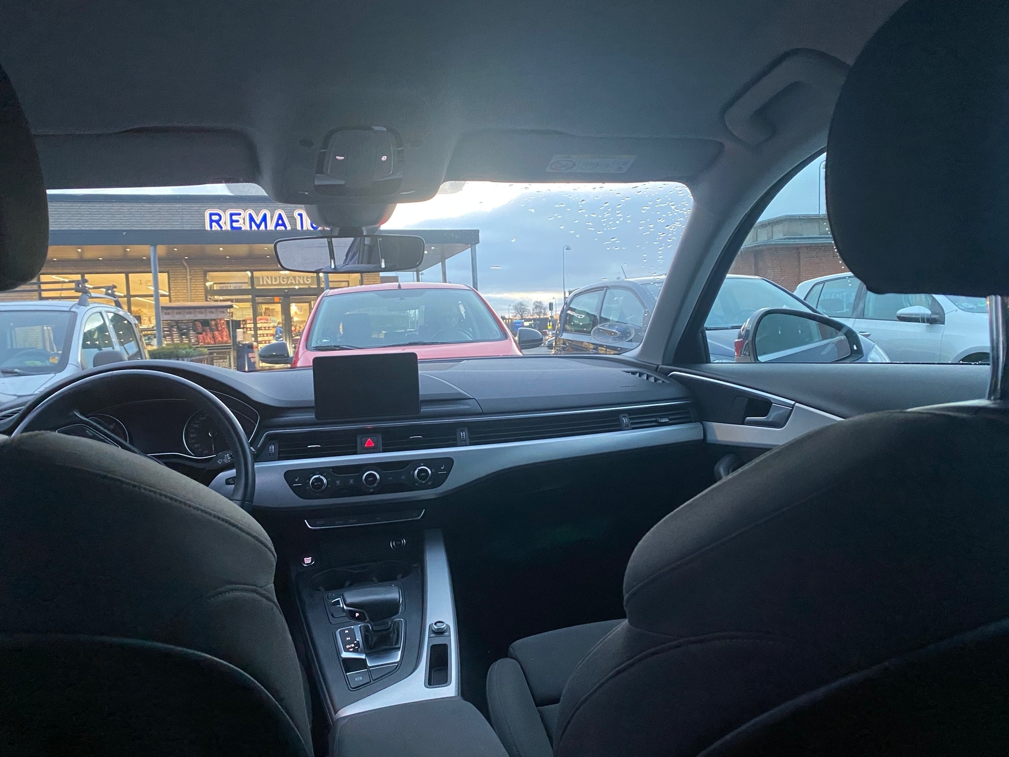 Blå Audi A4 fra 2019