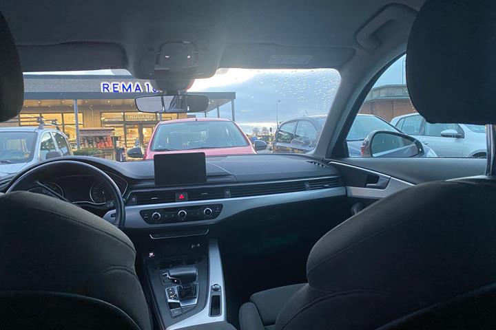Blå Audi A4 fra 2019