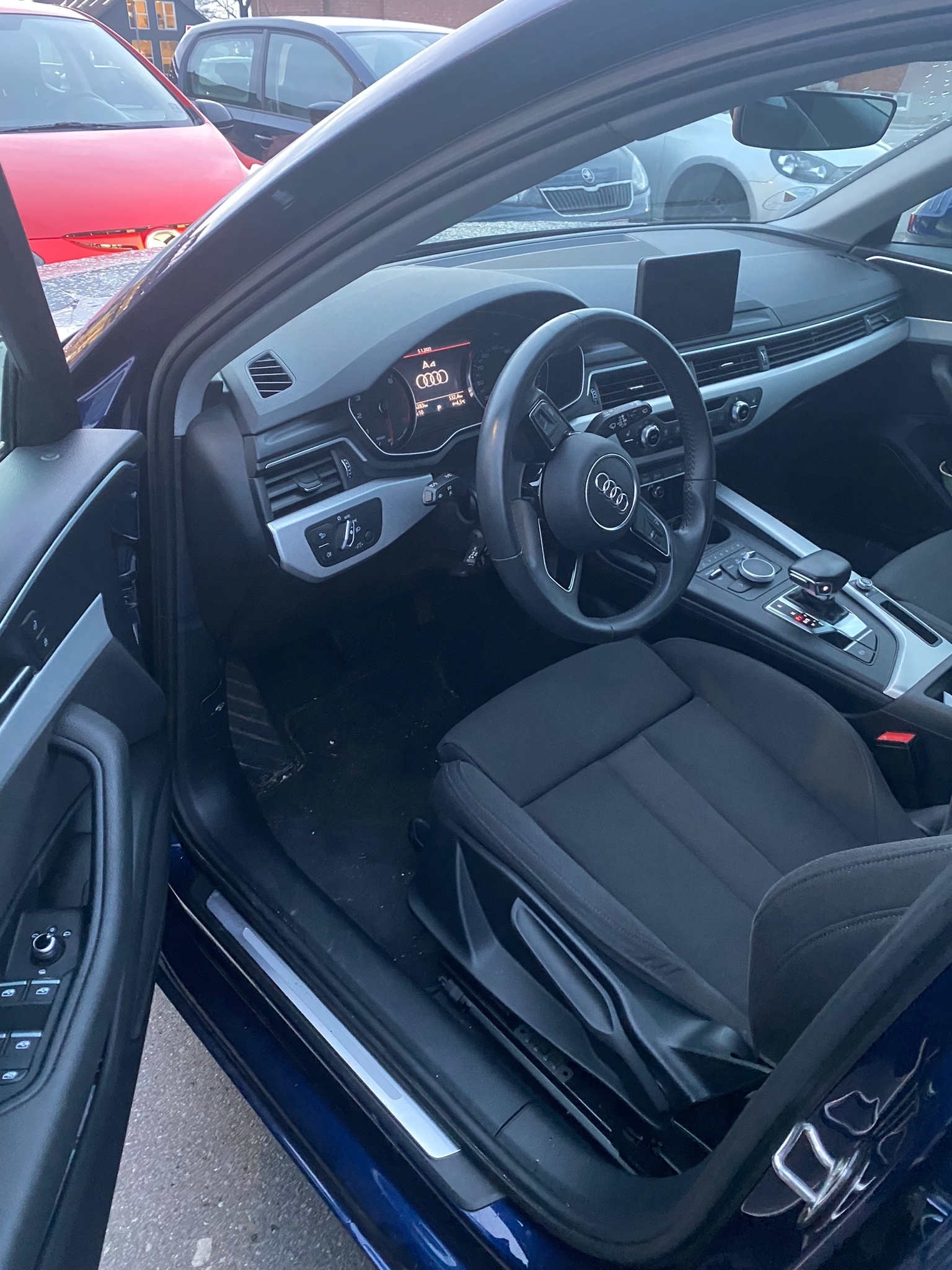 Blå Audi A4 fra 2019
