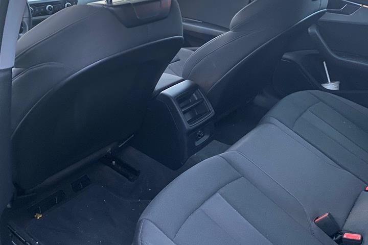 Blå Audi A4 fra 2019