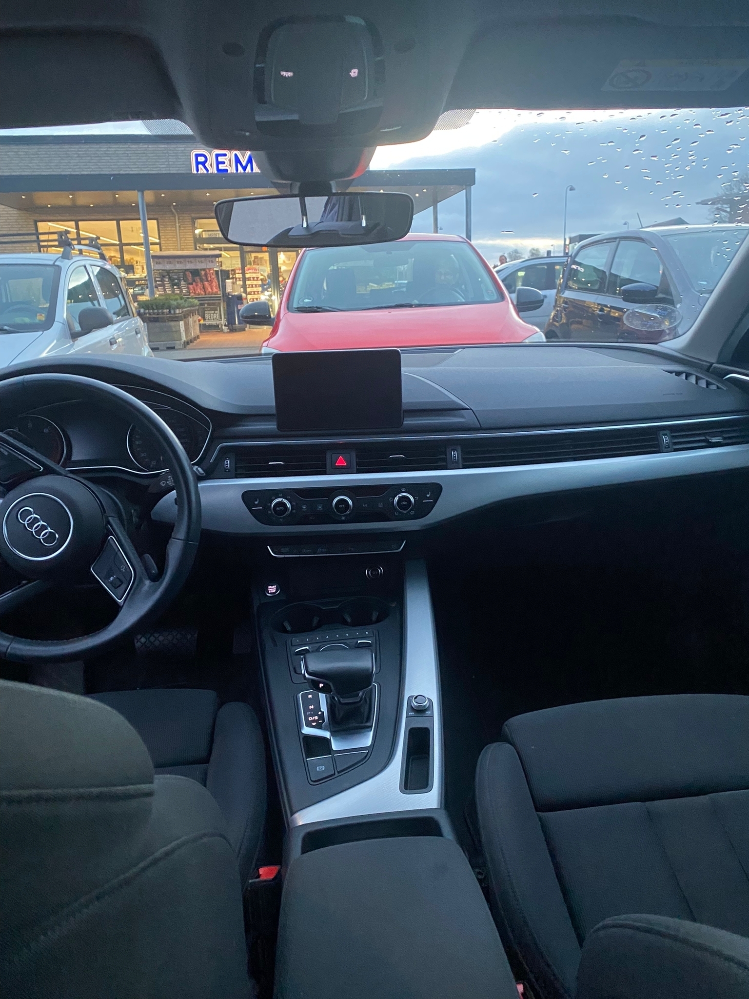 Blå Audi A4 fra 2019