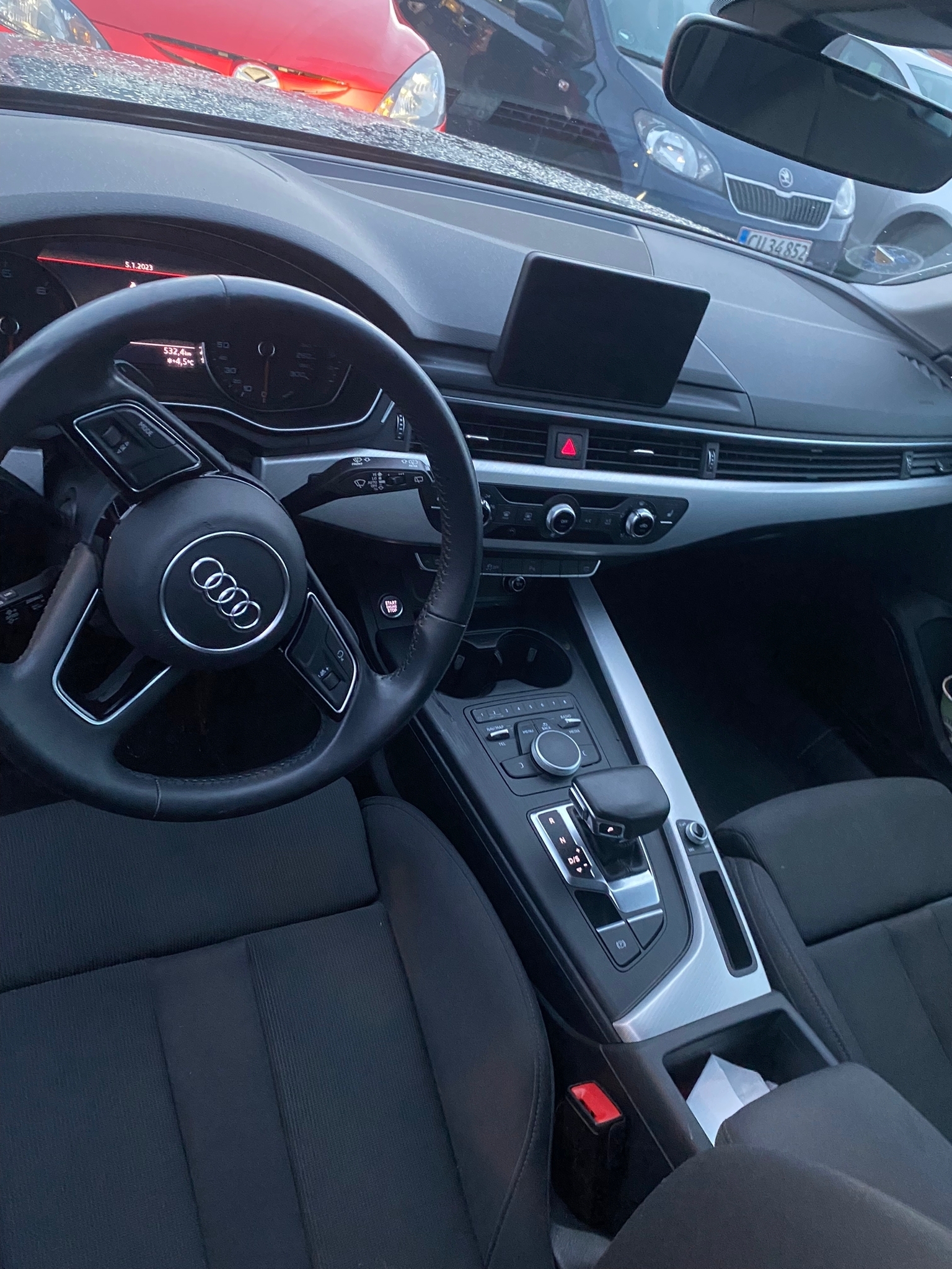 Blå Audi A4 fra 2019