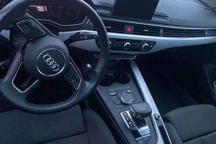 Blå Audi A4 fra 2019