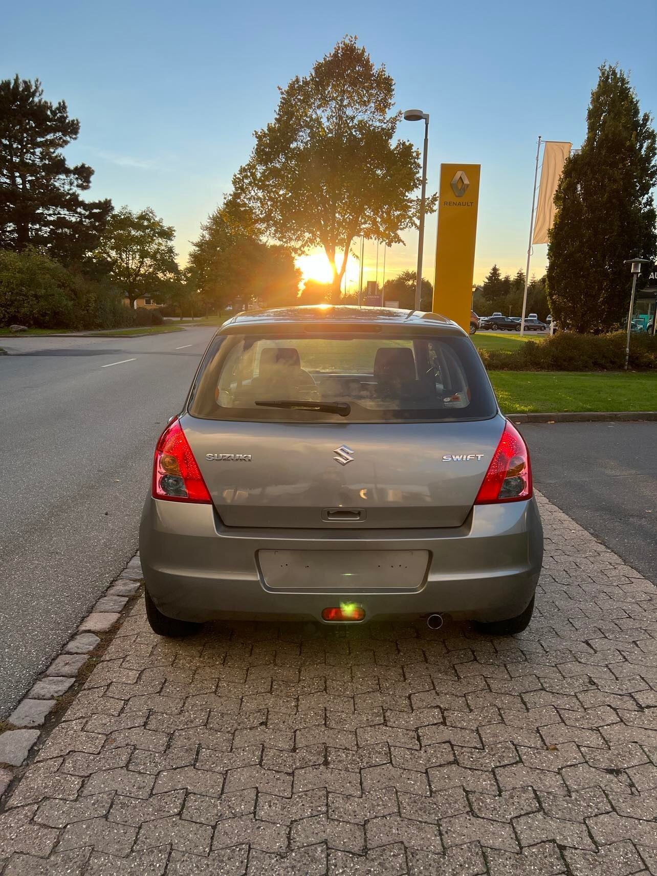 Grå Suzuki Swift fra 2008
