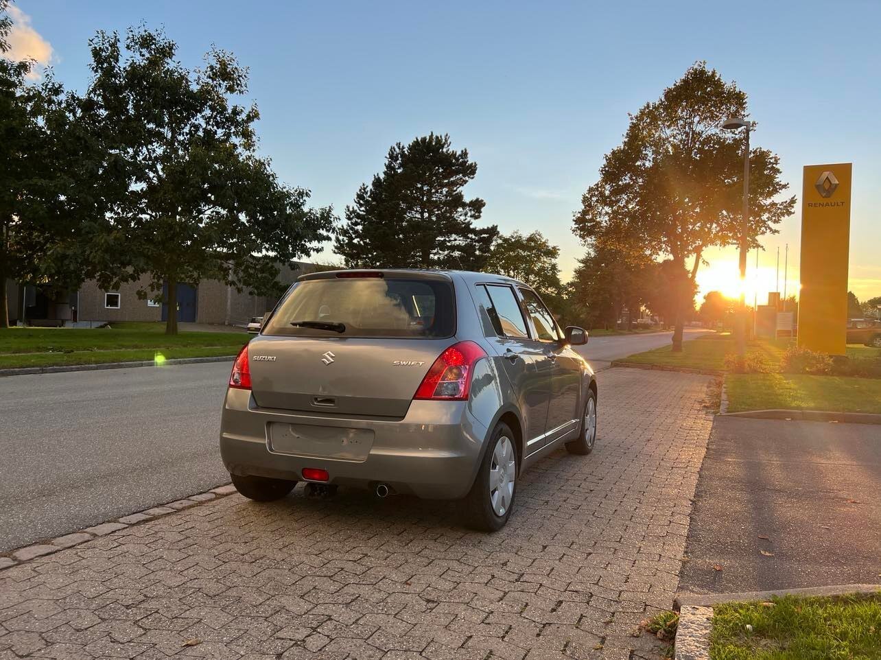 Grå Suzuki Swift fra 2008