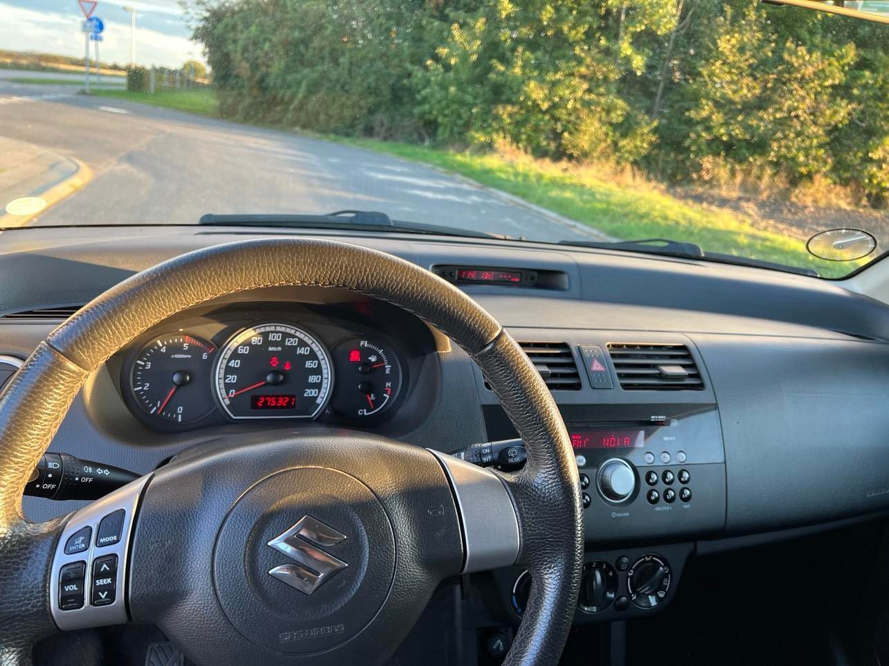 Grå Suzuki Swift fra 2008