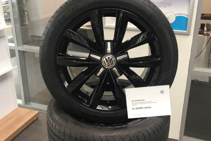 Grå VW Transporter fra 2021