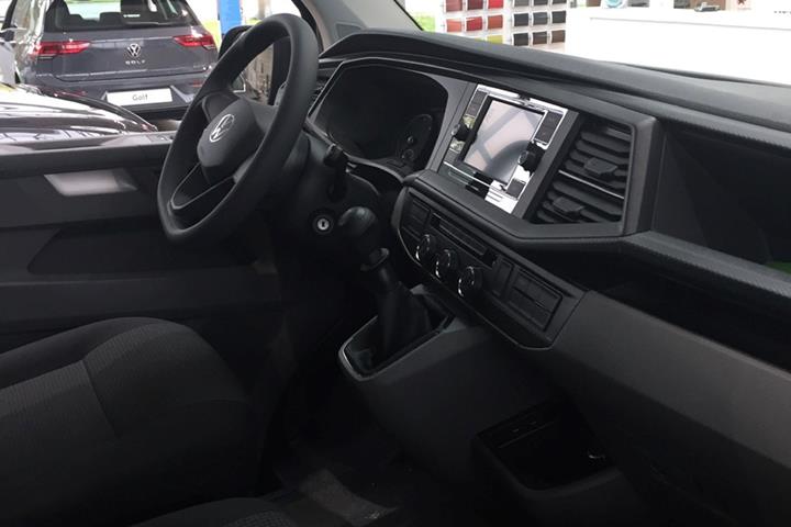 Grå VW Transporter fra 2021