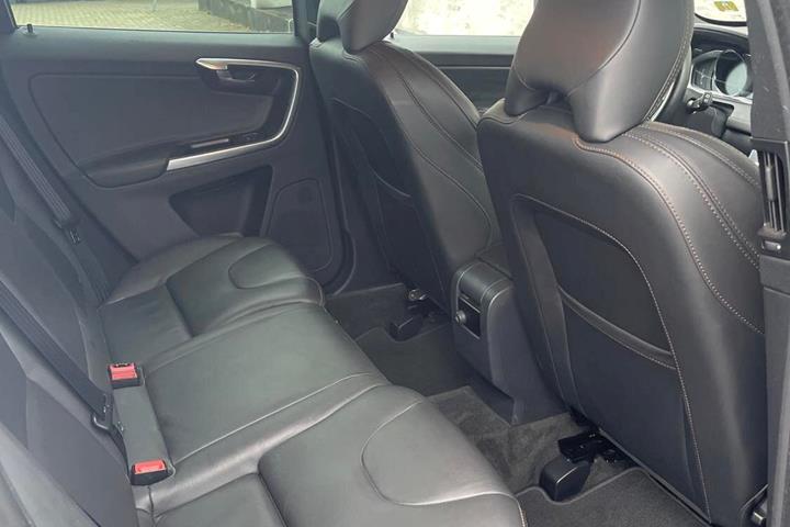 Grå Volvo XC60 fra 2018