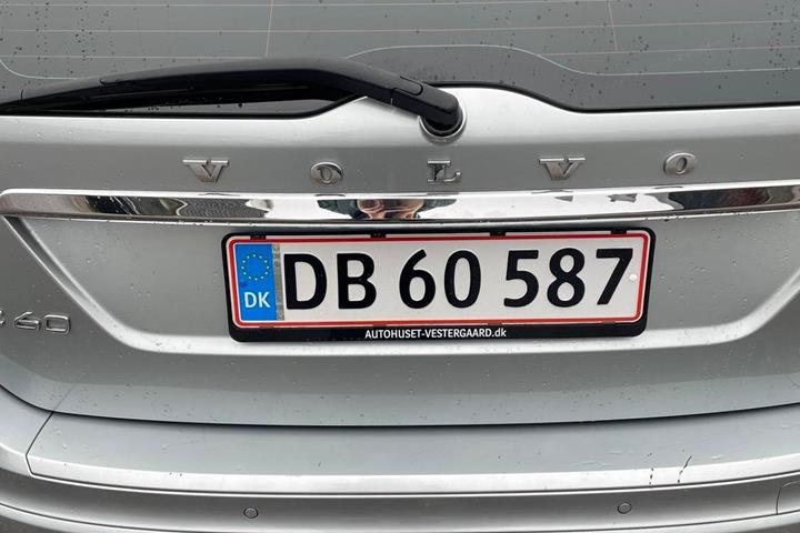 Grå Volvo XC60 fra 2018