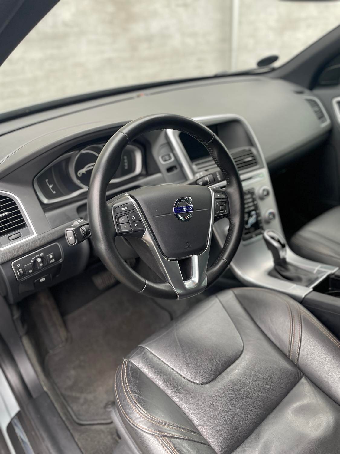 Grå Volvo XC60 fra 2018