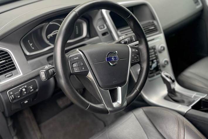 Grå Volvo XC60 fra 2018