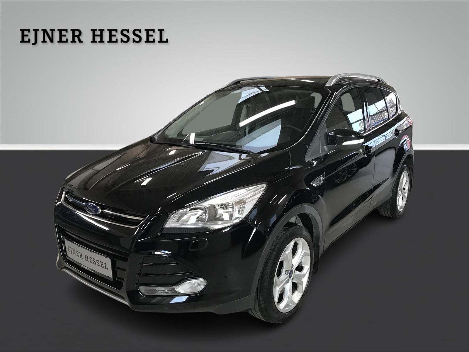 Grå Ford Kuga fra 2015