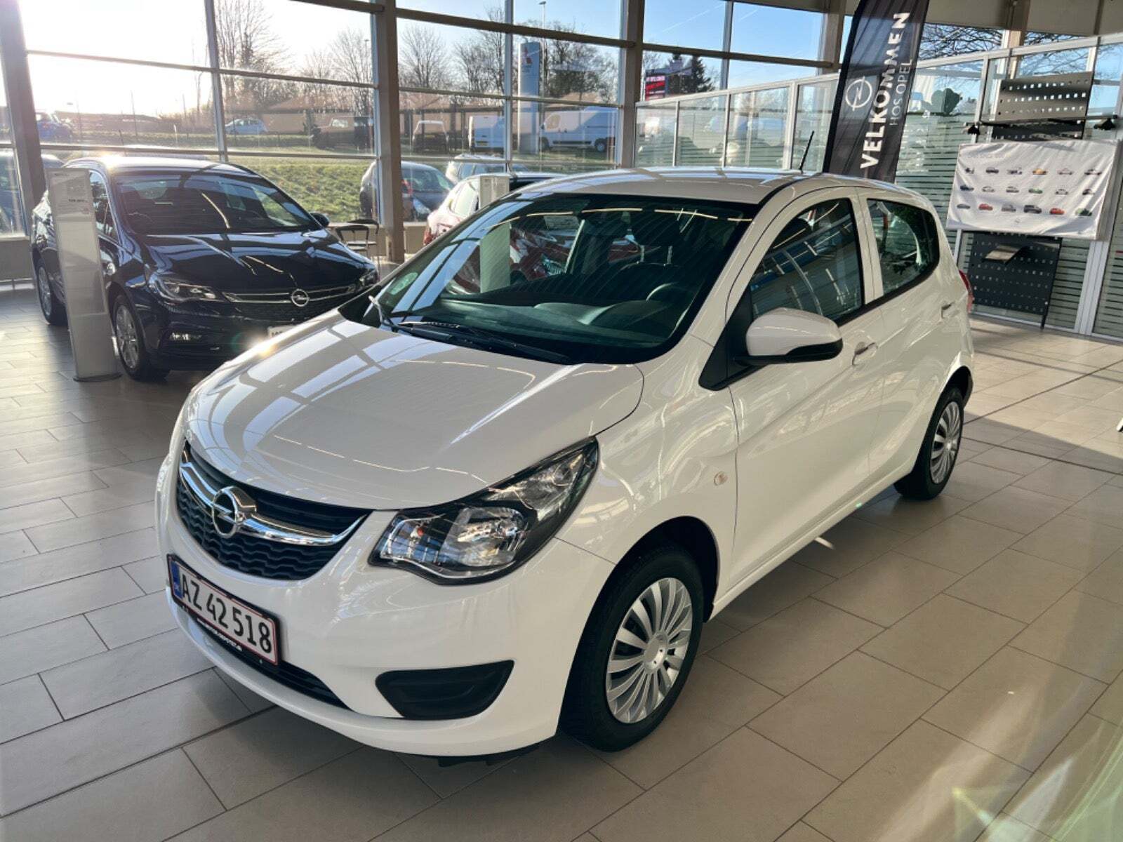 Hvid Opel Karl fra 2016