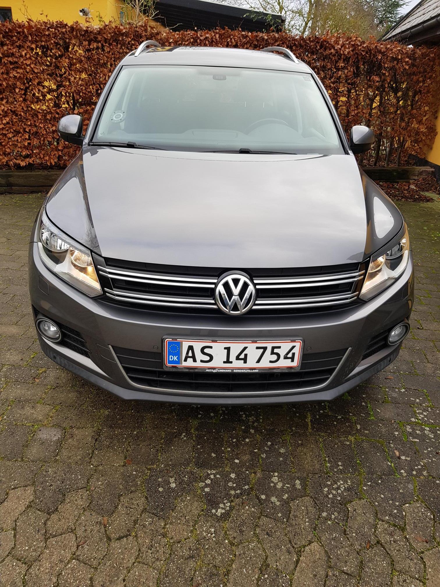 Grå VW Tiguan fra 2013