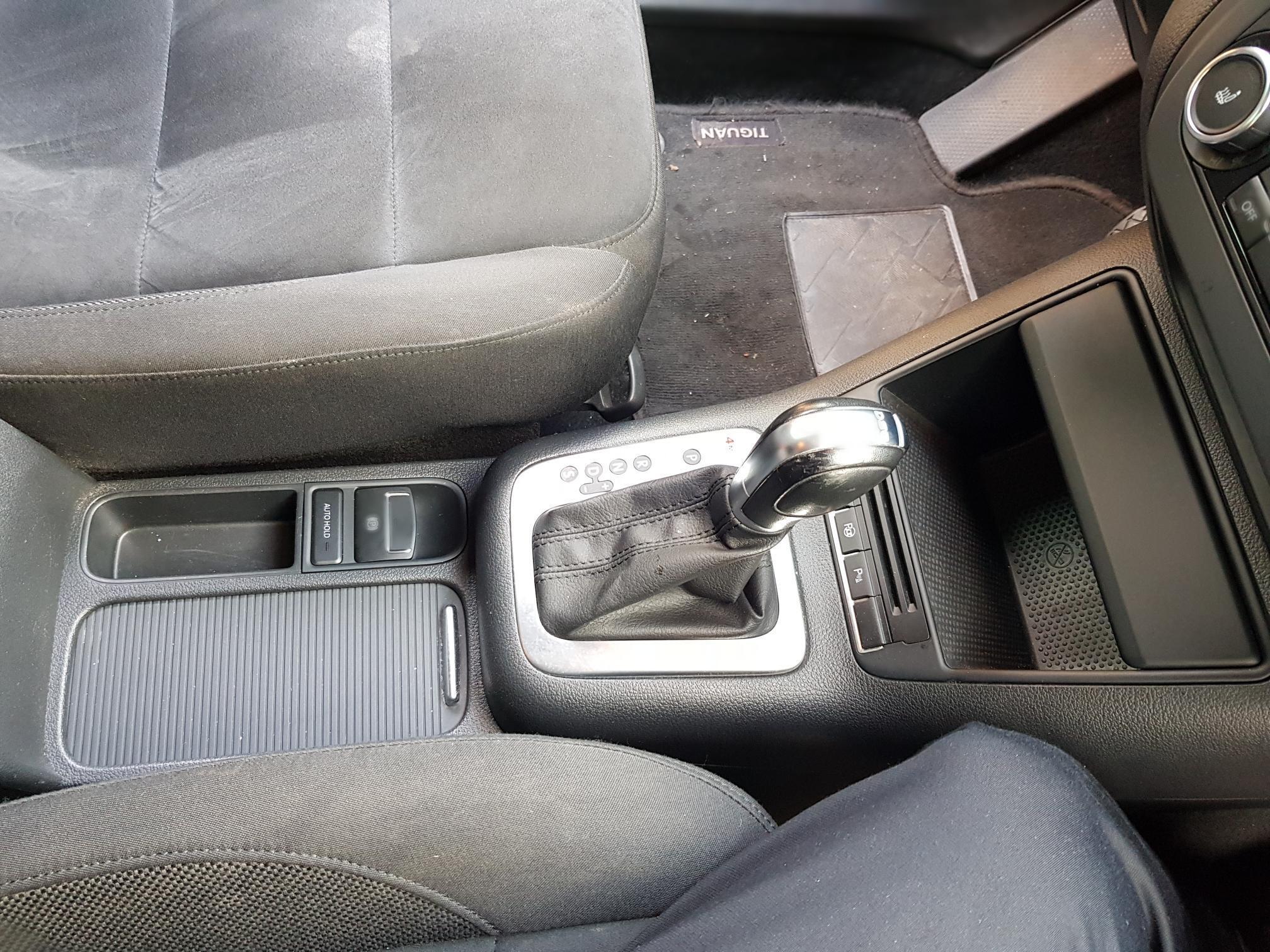 Grå VW Tiguan fra 2013