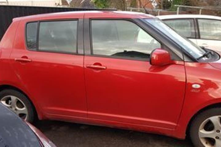 Rød Suzuki Swift fra 2007