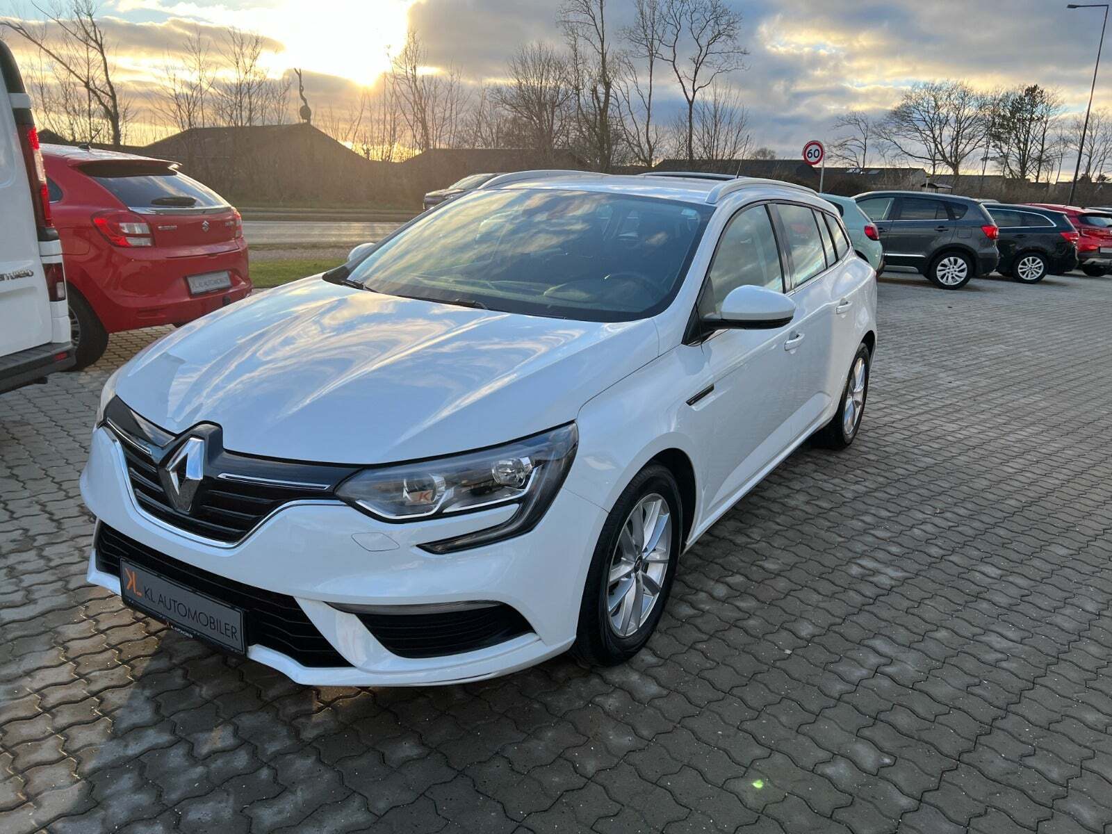 Hvid Renault Megane IV fra 2019