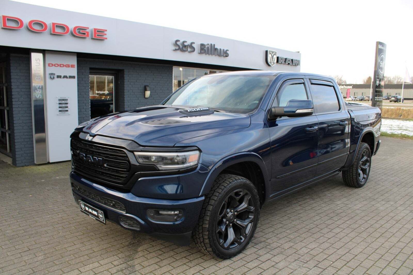 Blå Dodge RAM 1500 fra 2019