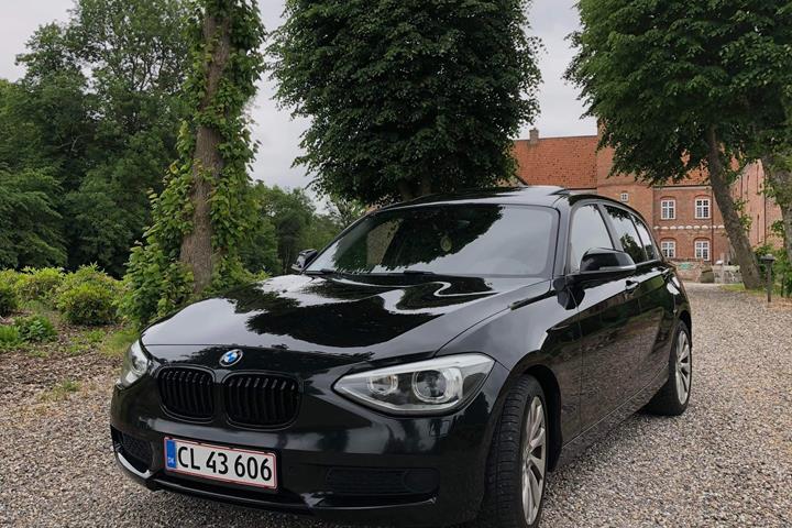 Sort BMW 118 fra 2012