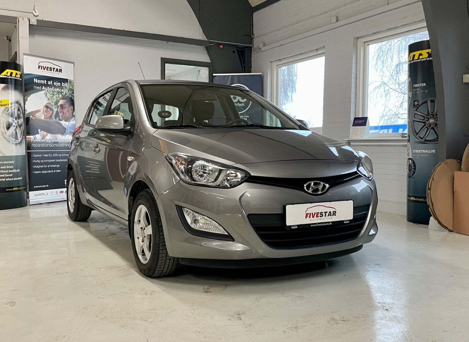 Grå Hyundai i20 fra 2014