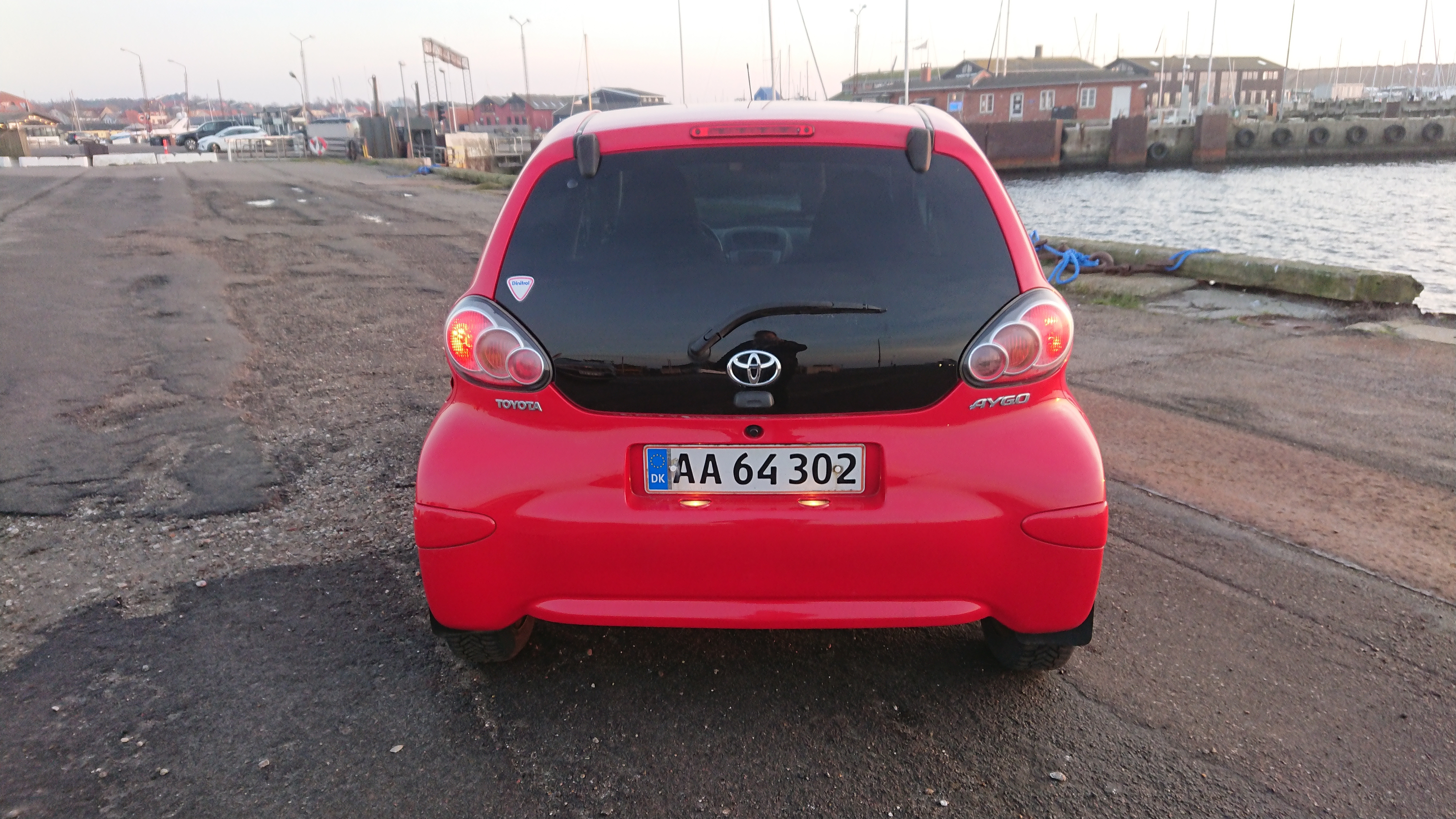 Rød Toyota Aygo fra 2012