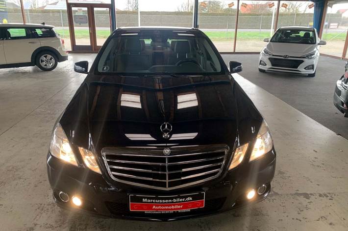 Blå Mercedes E350 fra 2010
