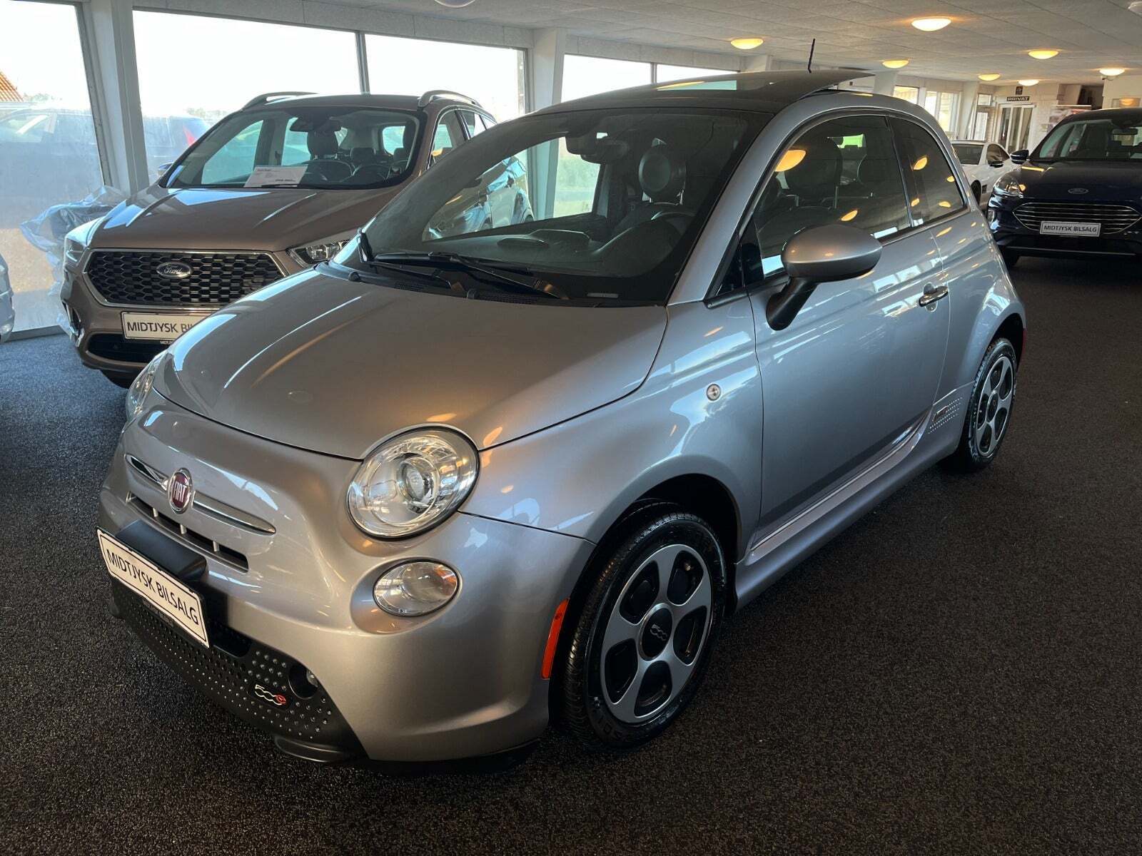 Grå Fiat 500e fra 2017