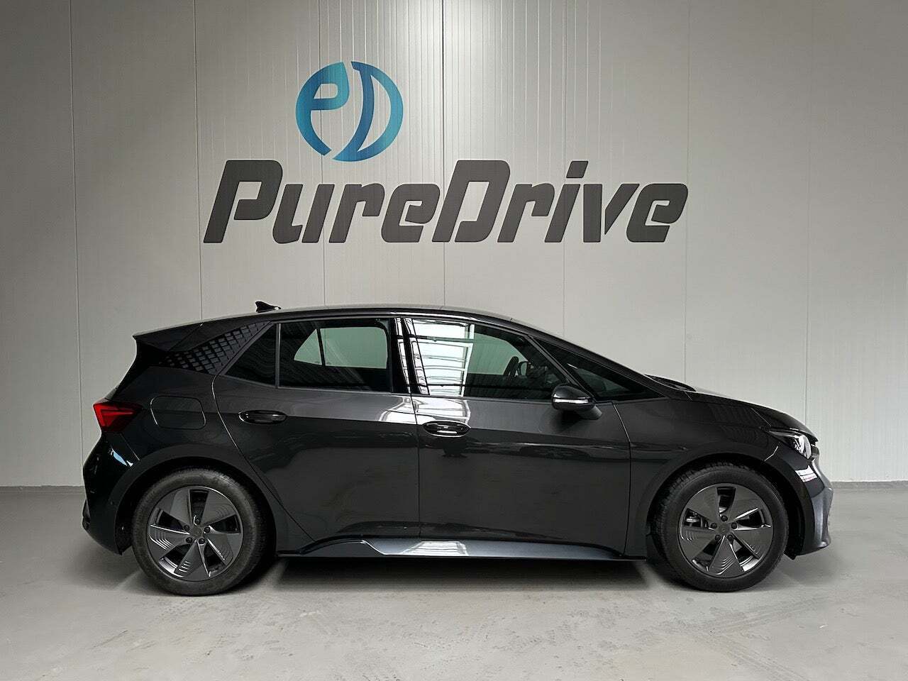 Grå Cupra Born fra 2023